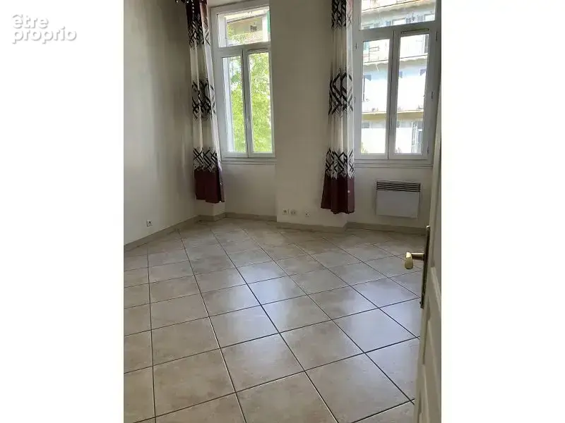 Appartement à MARSEILLE-5E