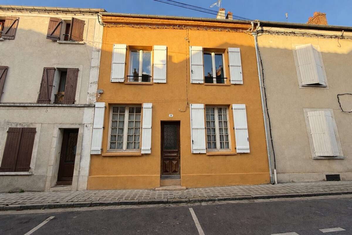 Maison à CHAUMES-EN-BRIE