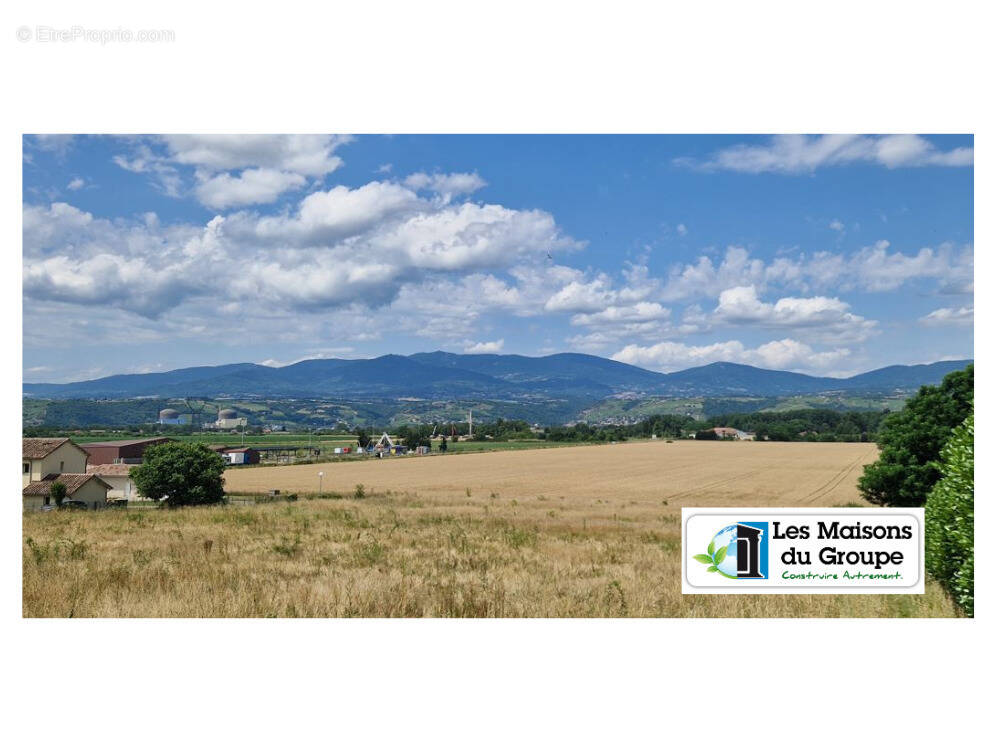 Terrain à CLONAS-SUR-VAREZE