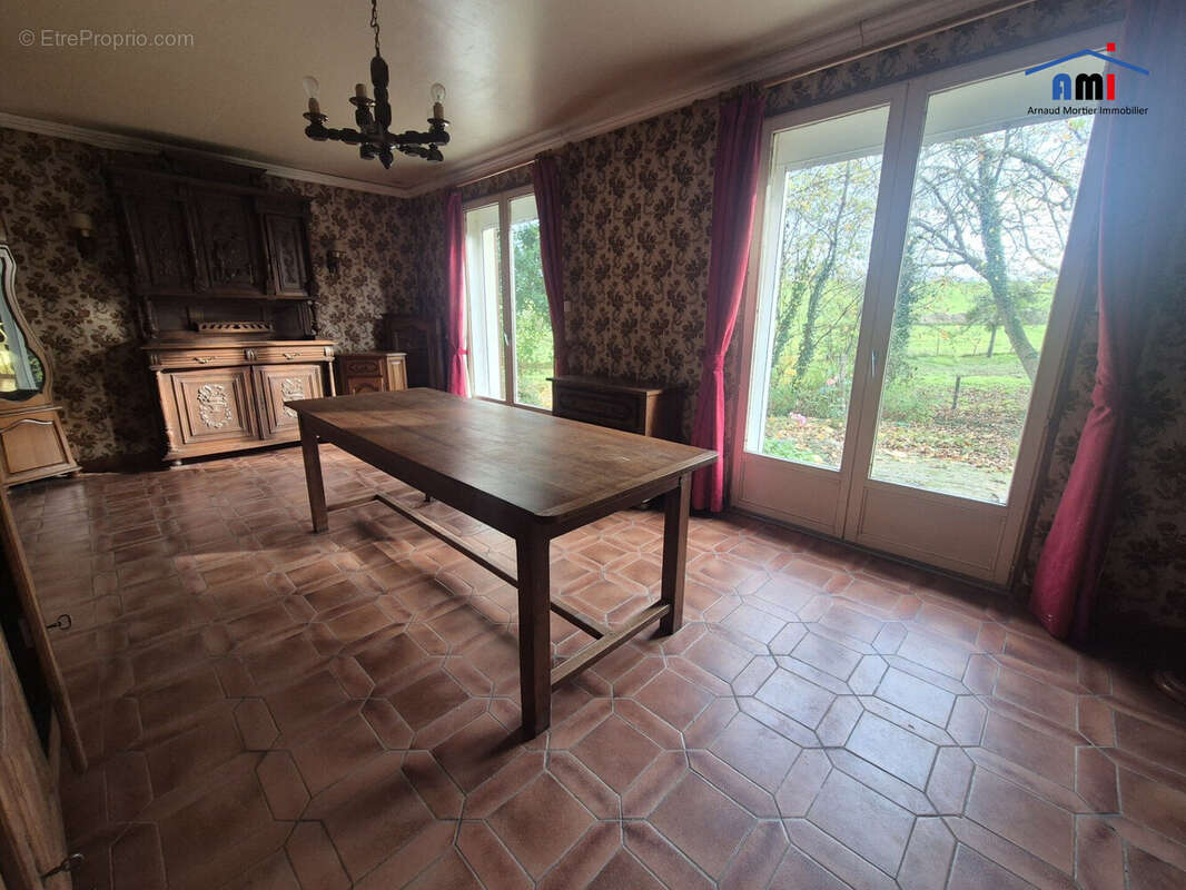 Maison à SAINT-JEAN-PIERRE-FIXTE