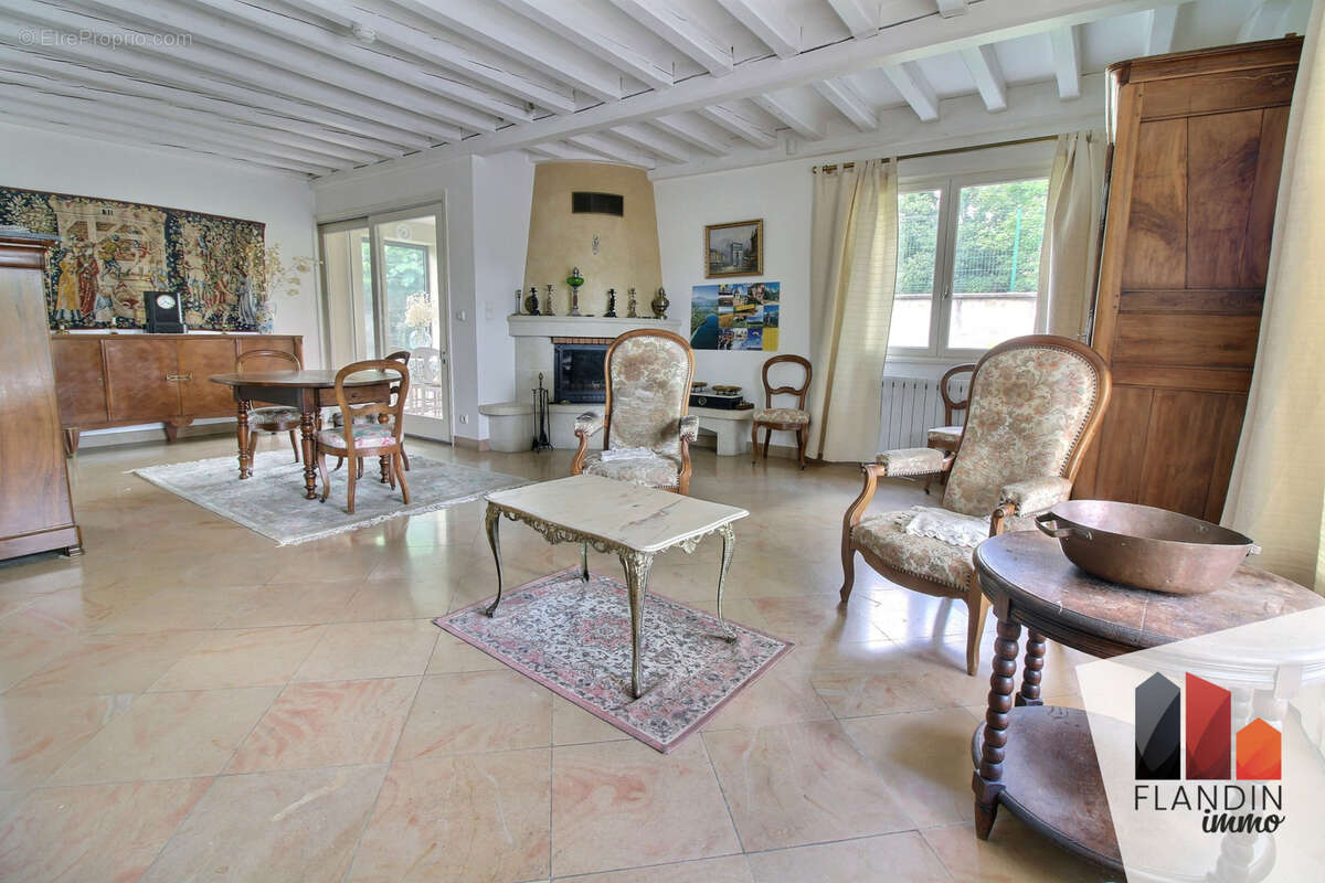 Maison à SAINT-GENIS-LAVAL