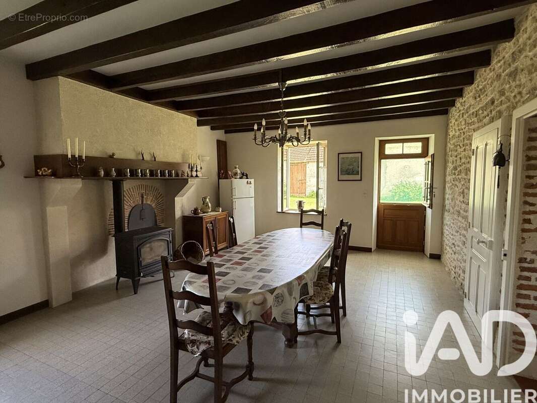 Maison 109 m² à Morlac  - photo 5