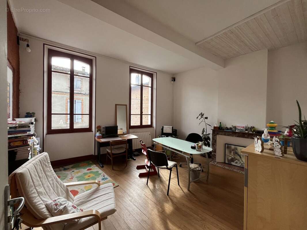 BUREAU - Appartement à MONTESQUIEU-VOLVESTRE