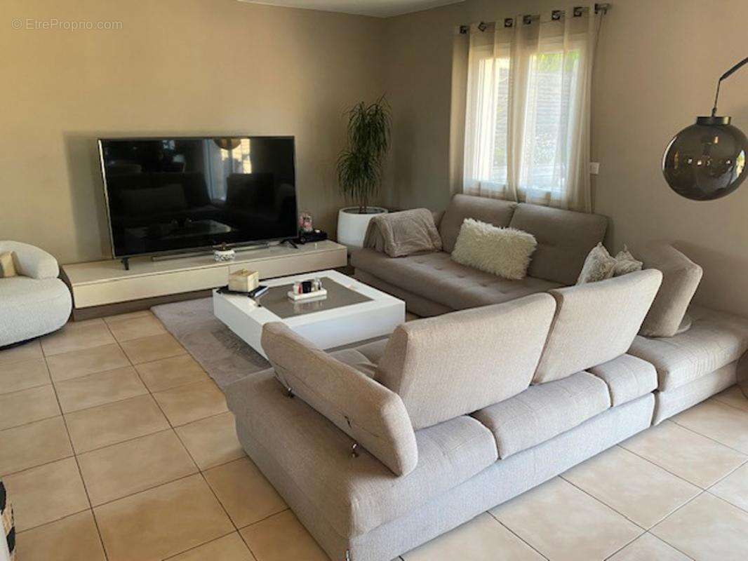 Maison à SAINT-PANTALEON-DE-LARCHE