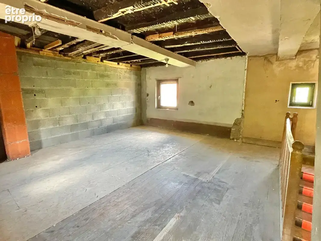 Maison de 90 m² à SAINT-CHEF (intérieur à rénover) - photo 9