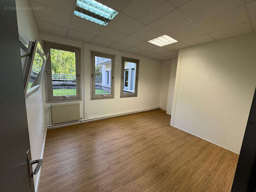 Commerce à SURESNES