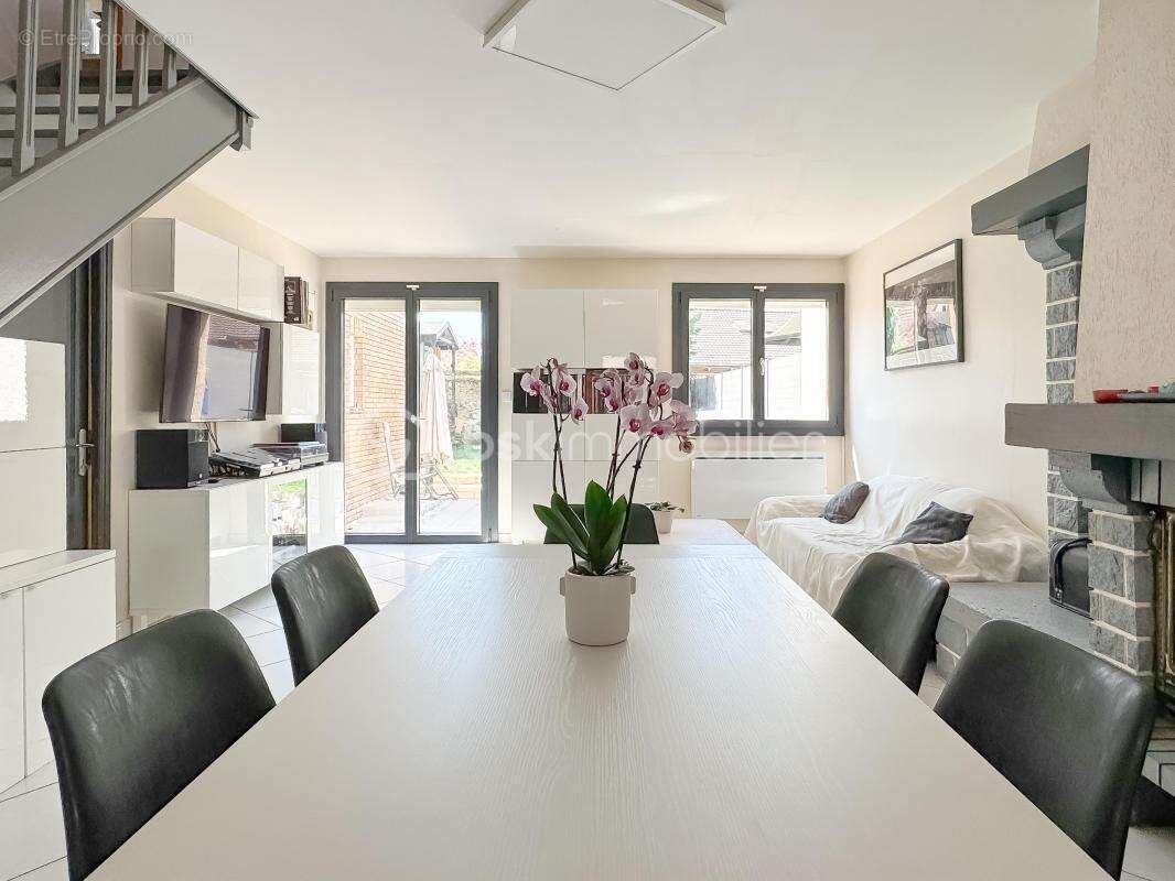 Maison à OZOIR-LA-FERRIERE