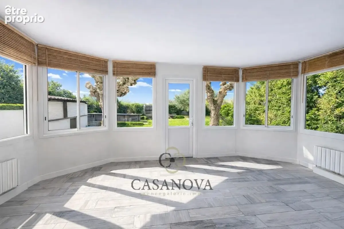 Villa rénovée avec ponton privatif et vue étangs  proche Montpellier  piscine chauffée - photo 5