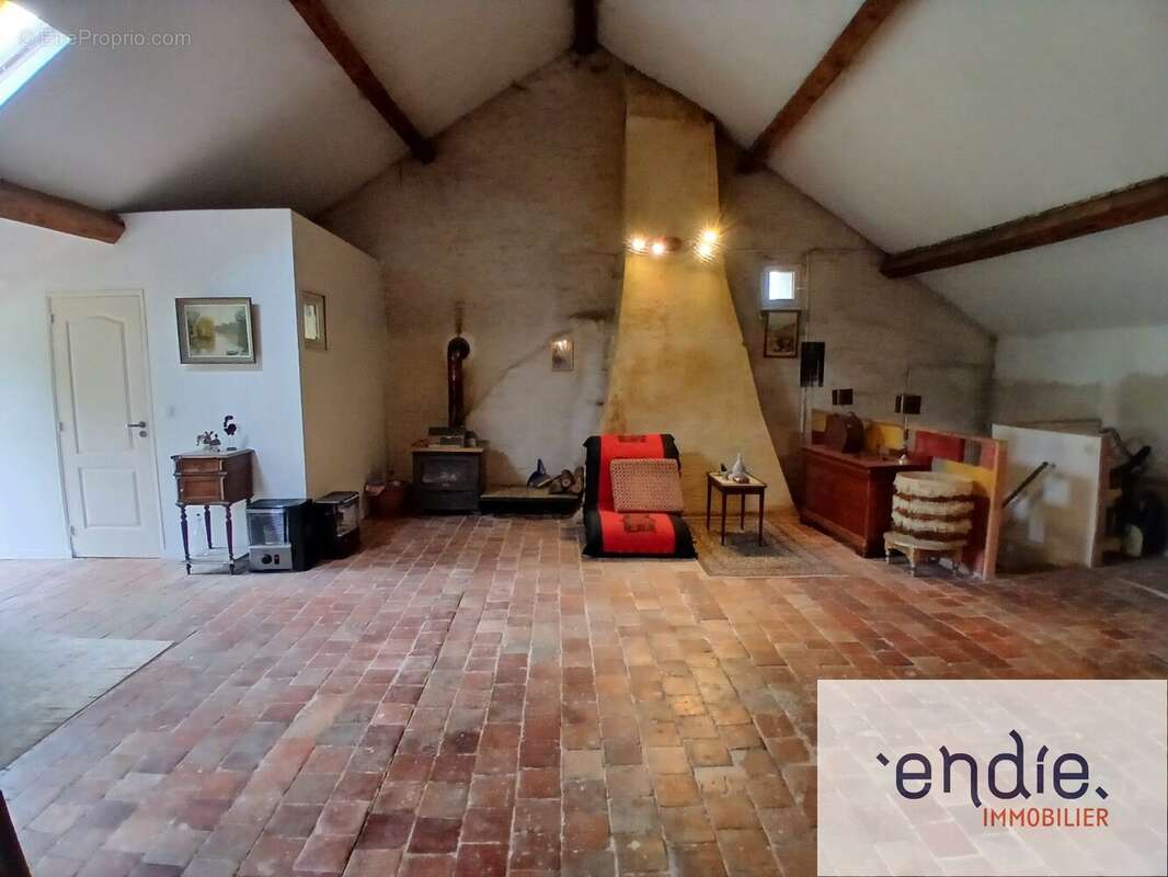 Domaine de Buissenot  Élégante propriété de 284 m² sur 14 hectares, dépendances de 1 200 m² - photo 4
