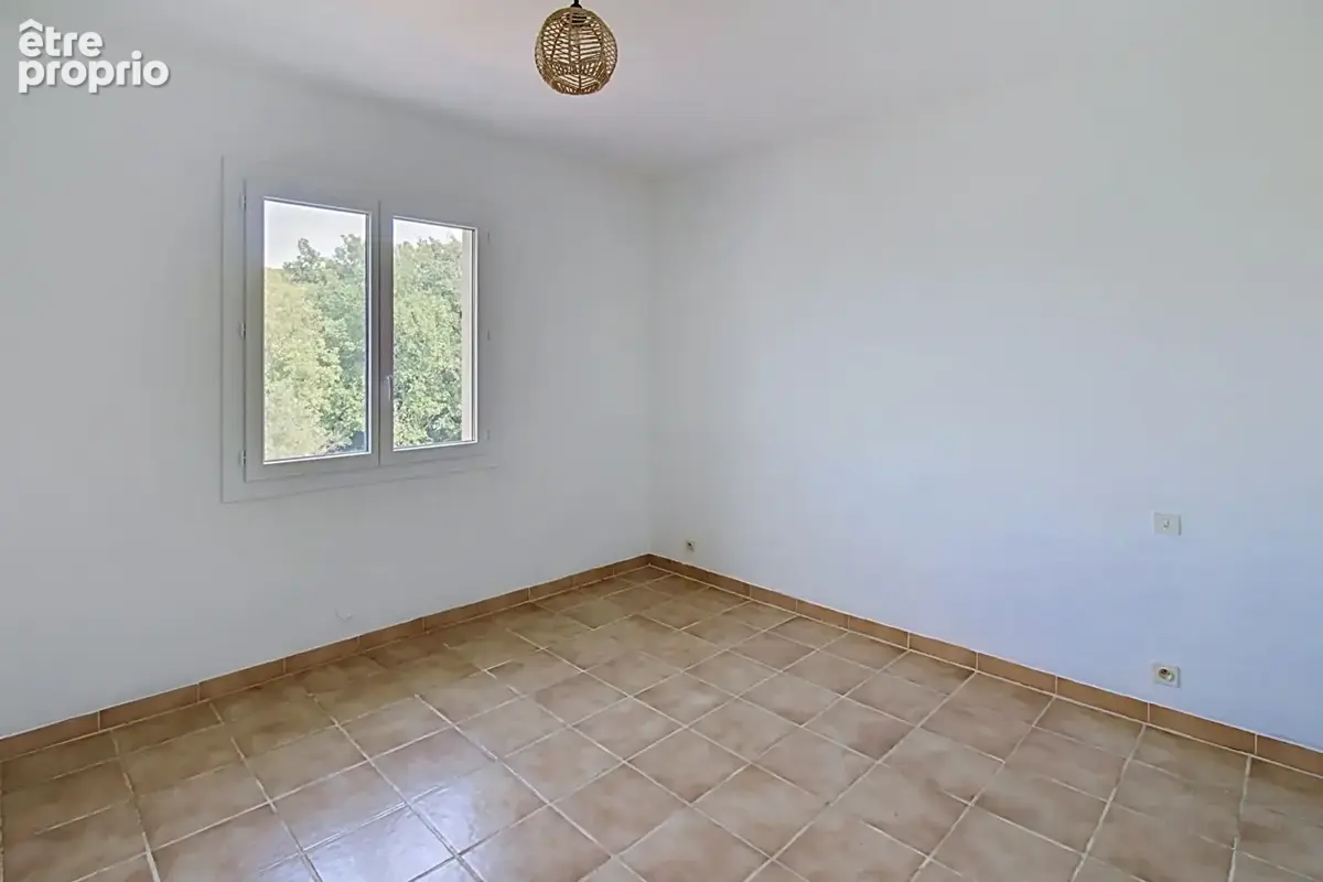 Maison Lorgues de 162 m2 avec piscine 10x6  et garage sur un terrain de 7567m2 - photo 8