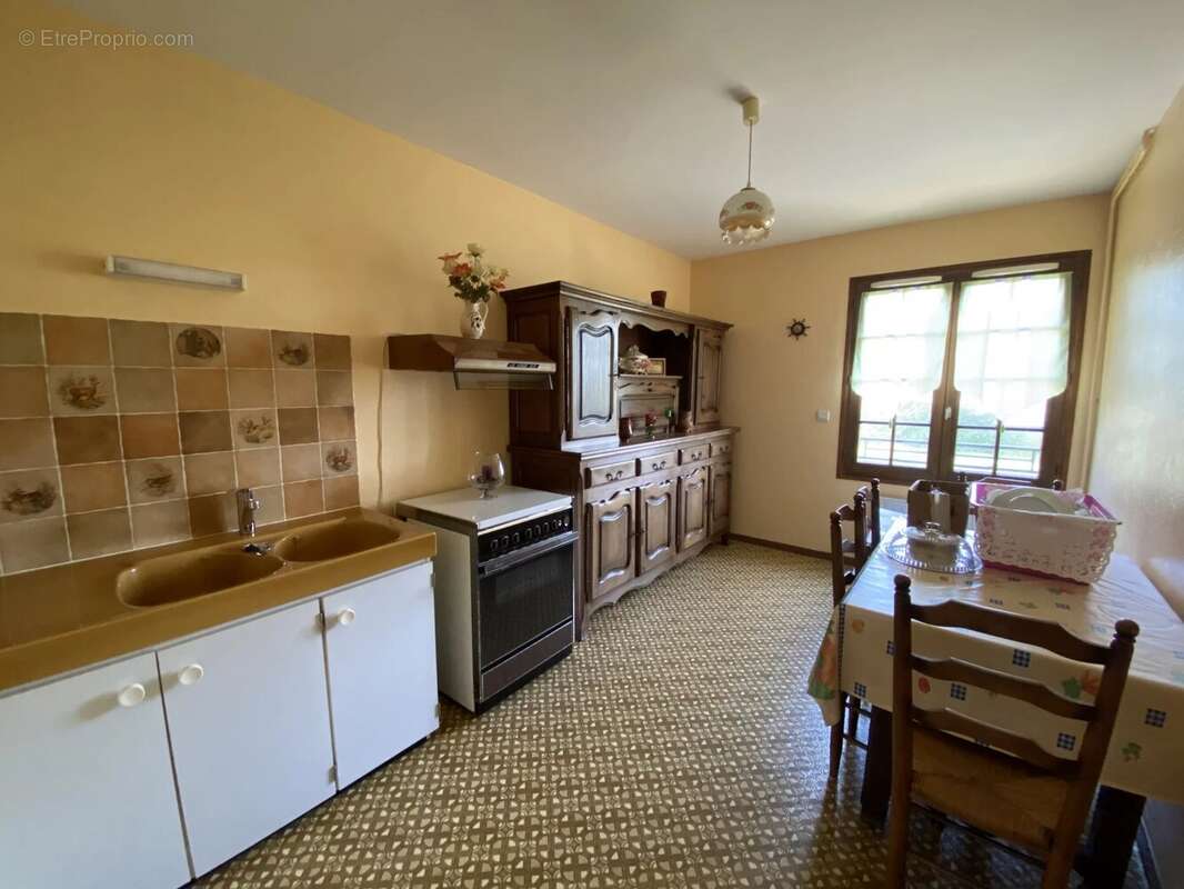 Maison à MONTREUIL-JUIGNE