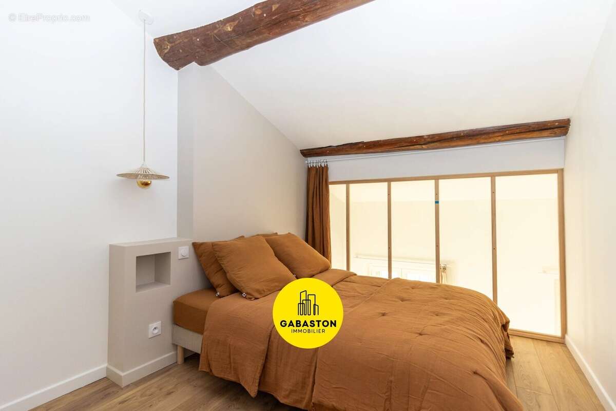 Appartement à MARSEILLE-1E