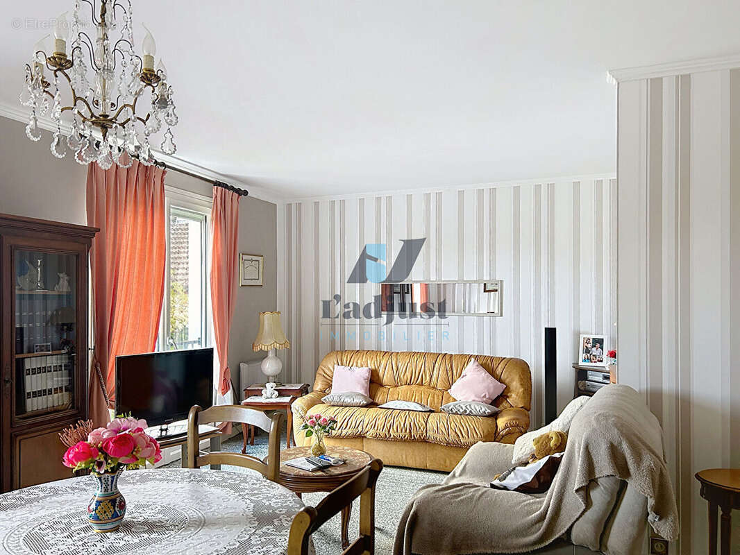 Maison à SAINT-PIERRE-LES-NEMOURS