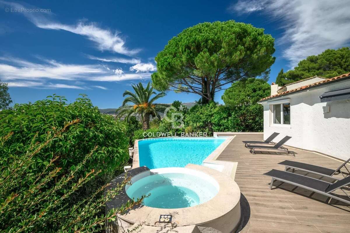 Maison à MOUGINS
