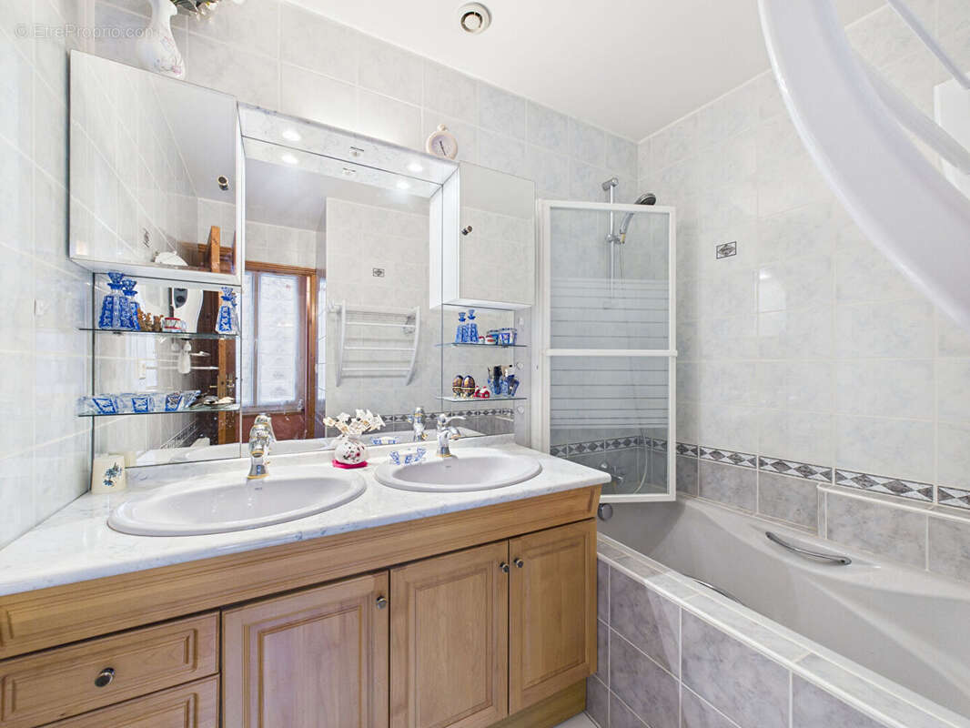 Maison à SAINT-MYON