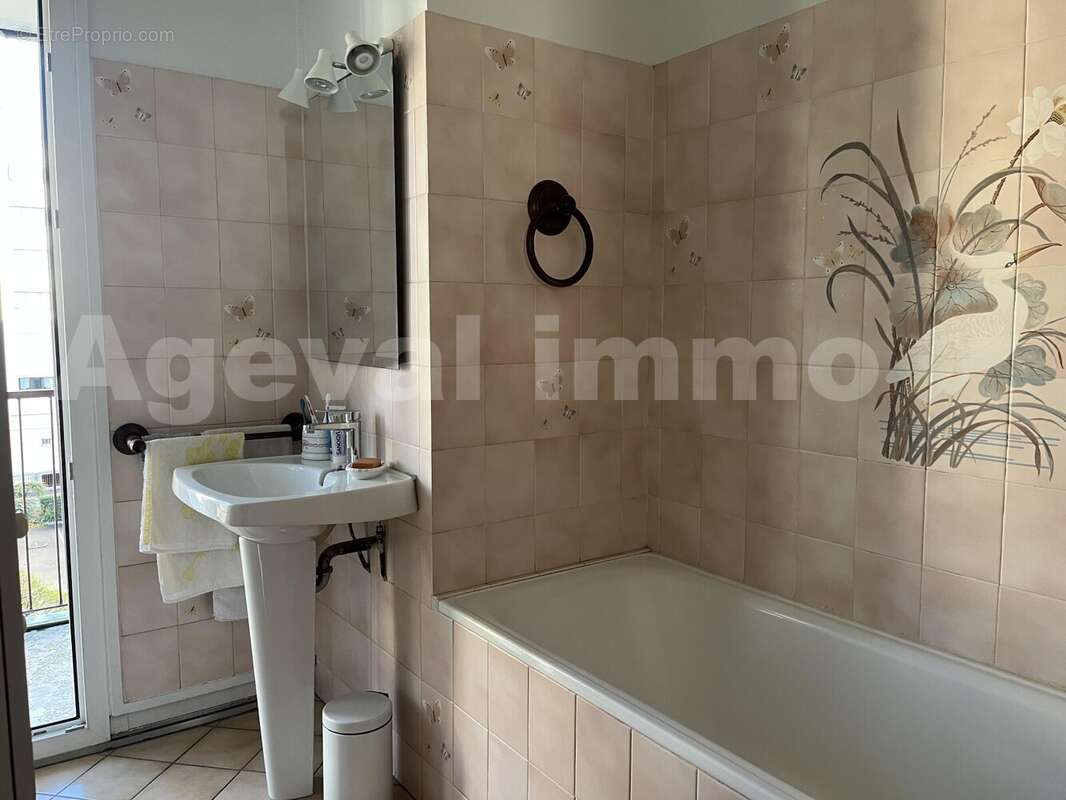 Salle de bain - Appartement à YERRES