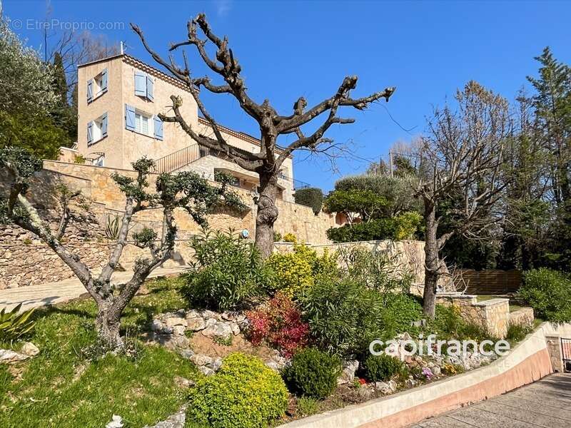 Maison à BAGNOLS-EN-FORET