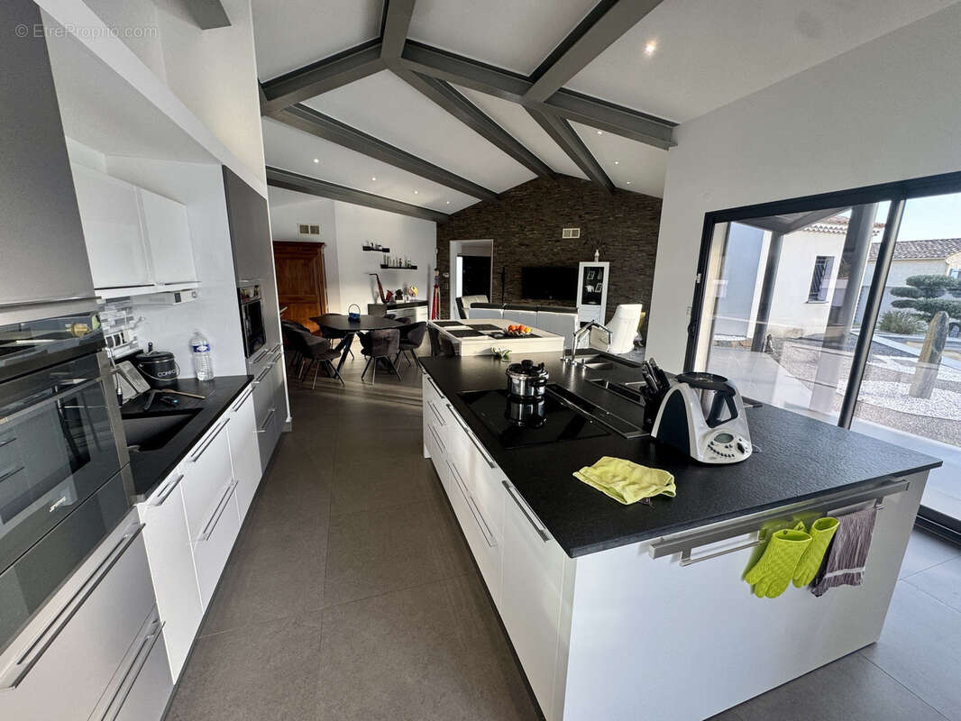 Maison à SAINTE-CECILE-LES-VIGNES