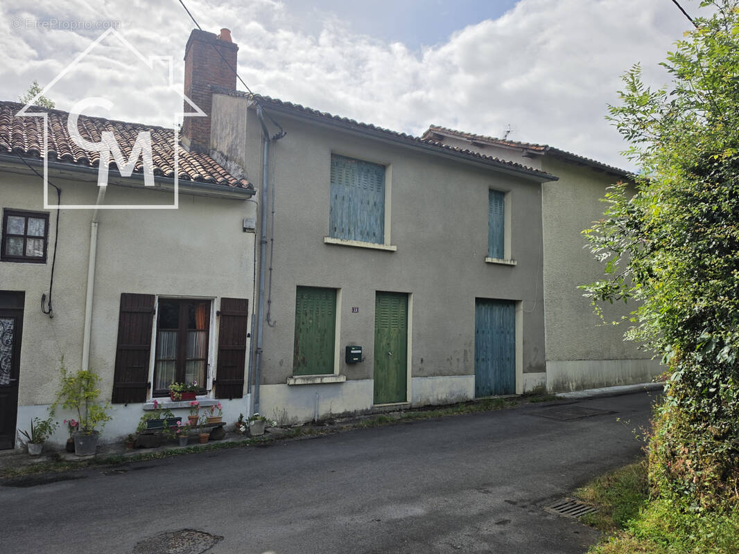 Maison à LESSAC