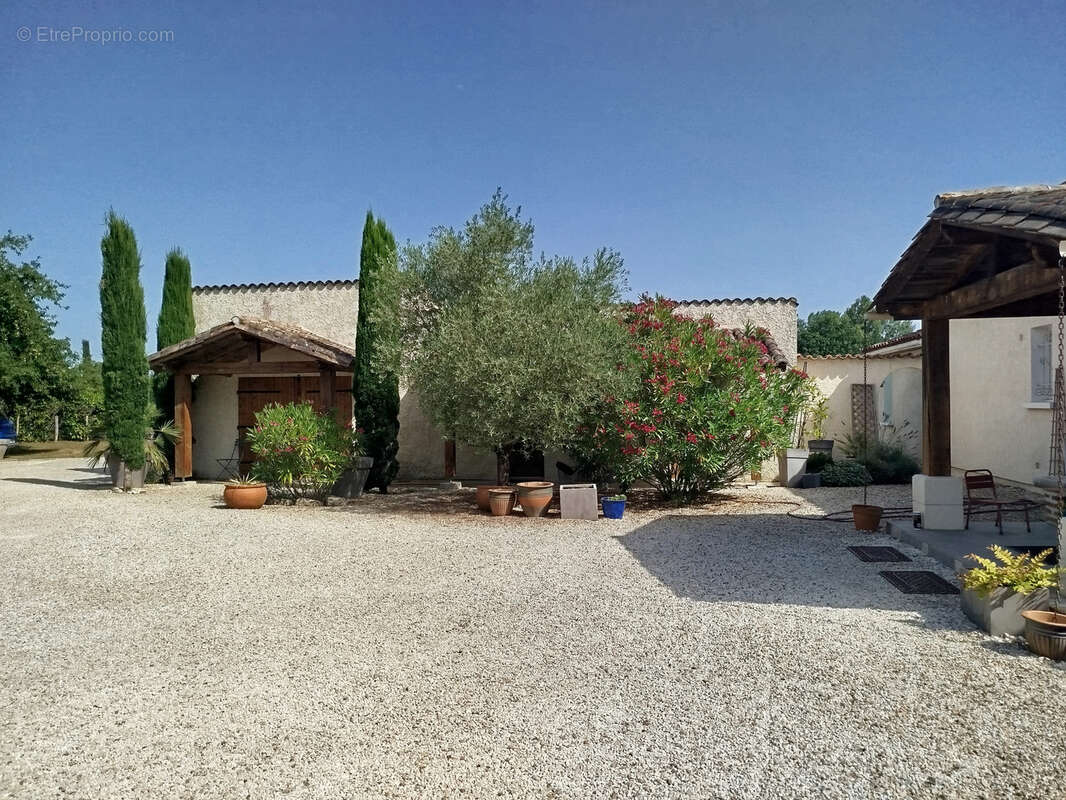 Belle maison familiale de 159 m2 avec piscine sur une parcelle arborée de 2 363 m2 - photo 26
