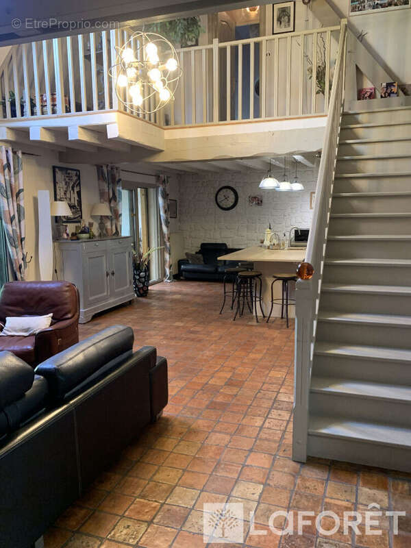 Maison de caractère avec piscine, lac privé et dépendance _ Livry-Gargan Sévigné - photo 7