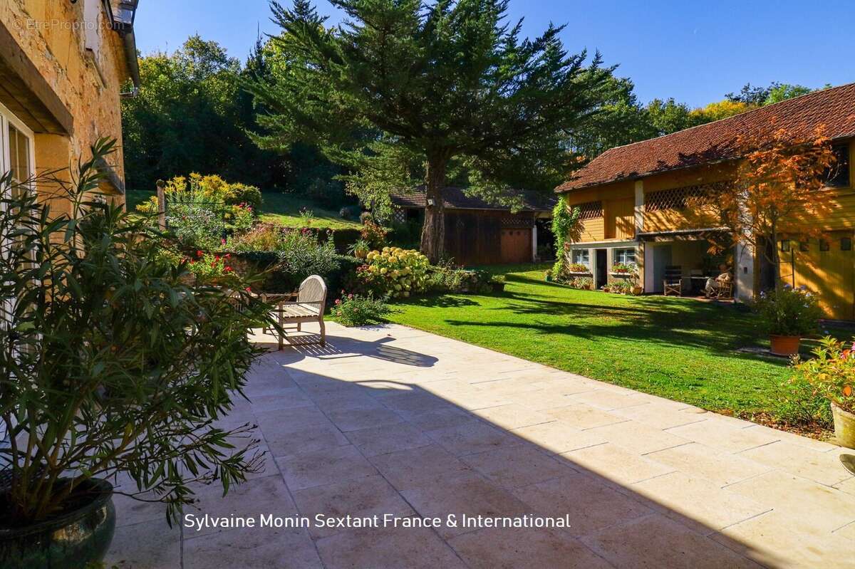 Maison à SAINT-MEDARD-D&#039;EXCIDEUIL