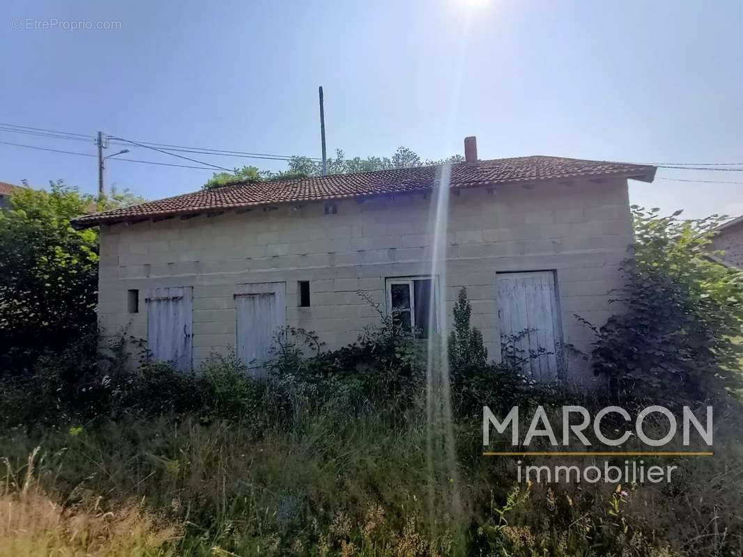 Maison à SAINT-HILAIRE-LE-CHATEAU