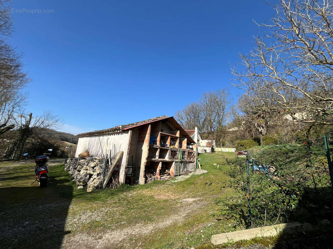 Maison à MONTAIGU-DE-QUERCY
