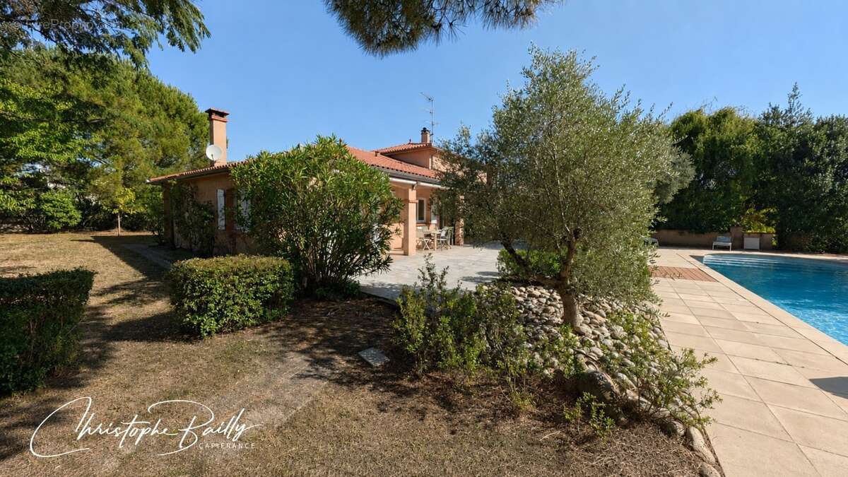 Maison familiale de 182 m² avec piscine et jardin arboré à Rouffiac-Tolosan (31180) - photo 9
