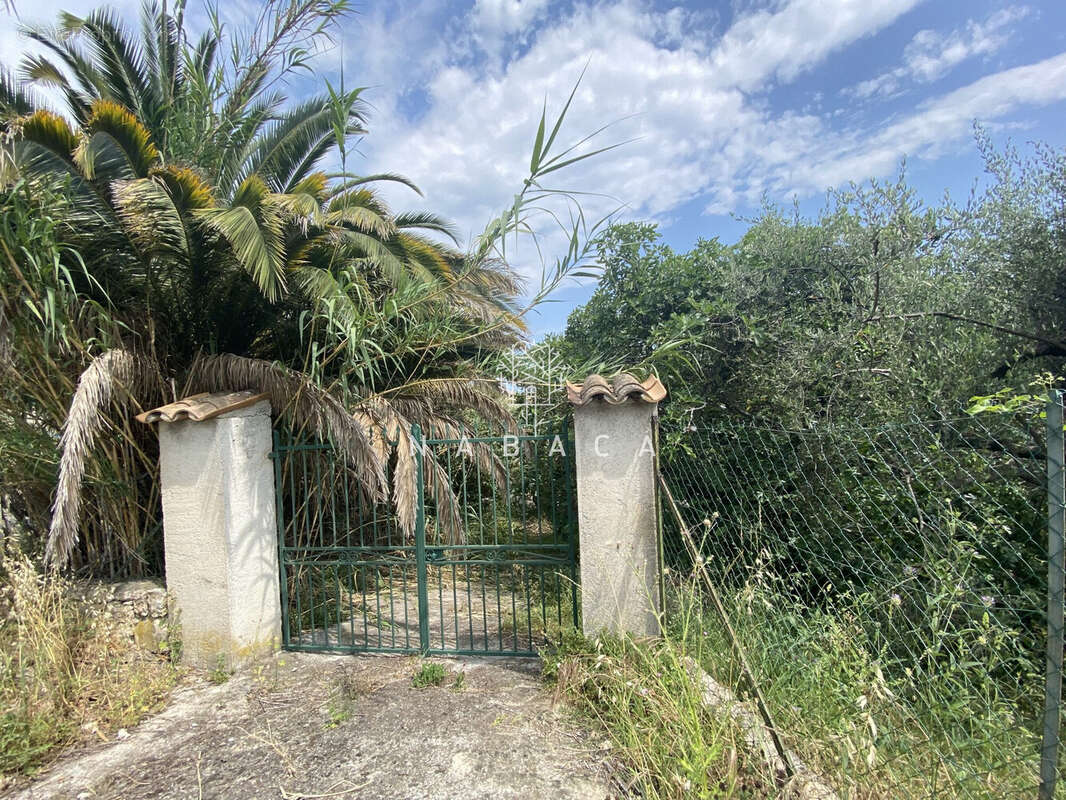 Terrain à LE BAR-SUR-LOUP