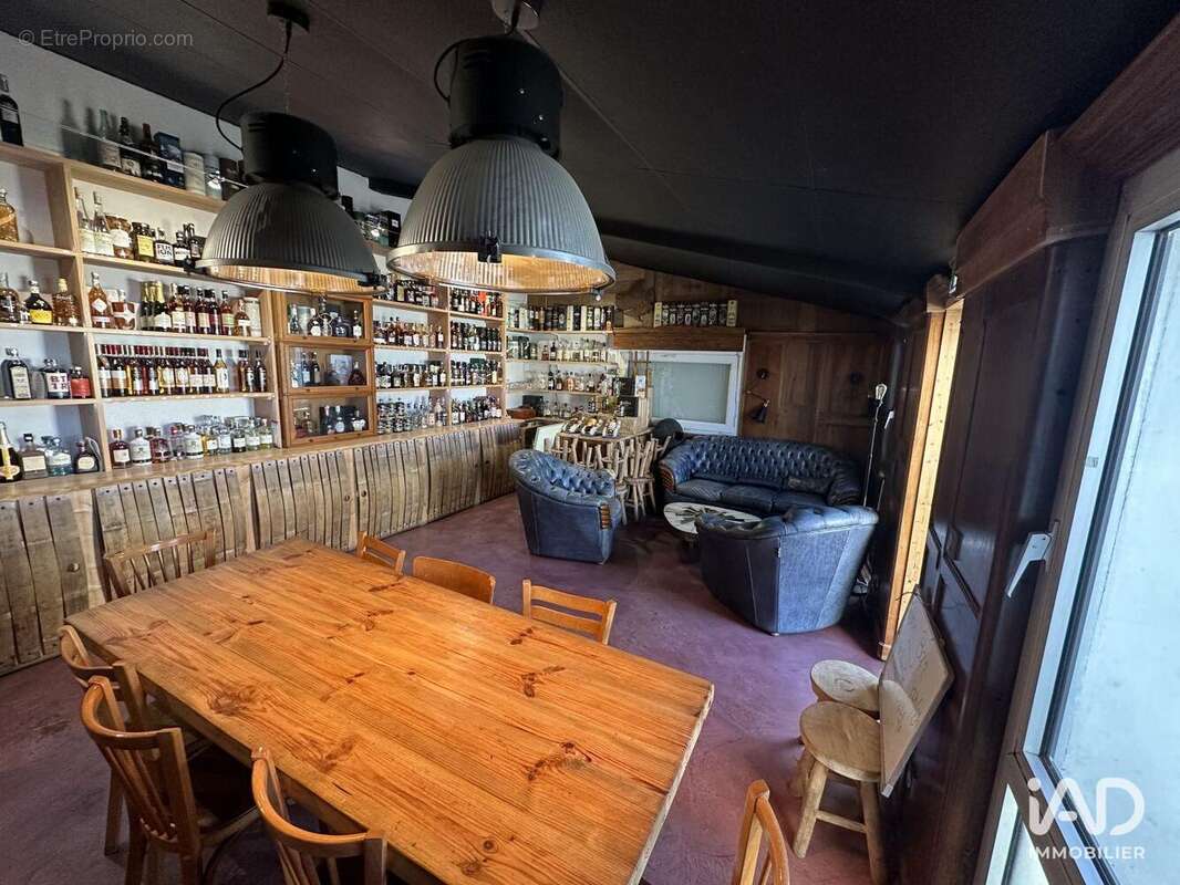 Photo 2 - Commerce à LASCELLE