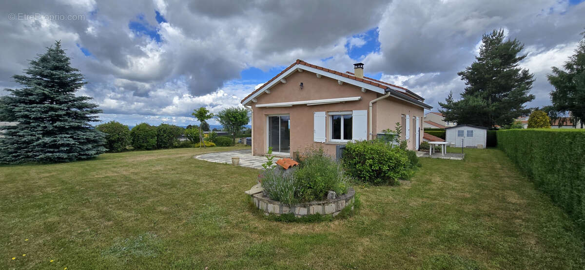 Maison à SAINT-JUST-MALMONT