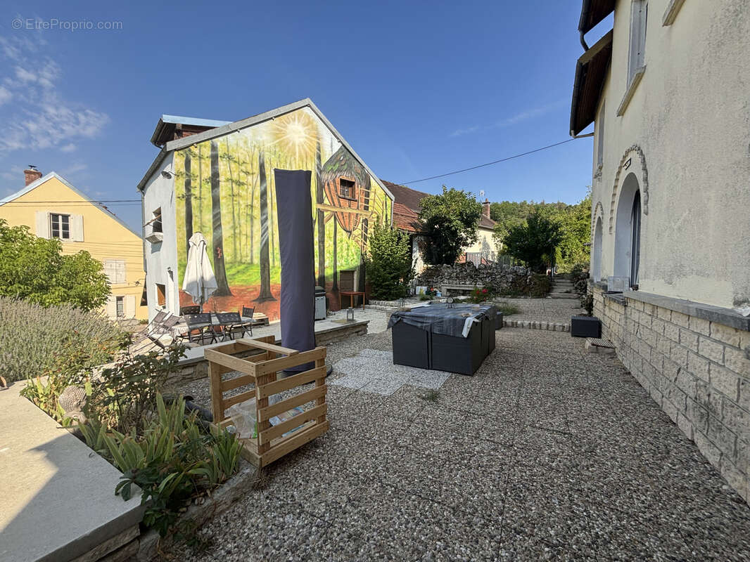 Maison familiale  de 250 m2 au centre du vignoble bourguignon a 10 min de chatillon sur seine (21) - photo 4