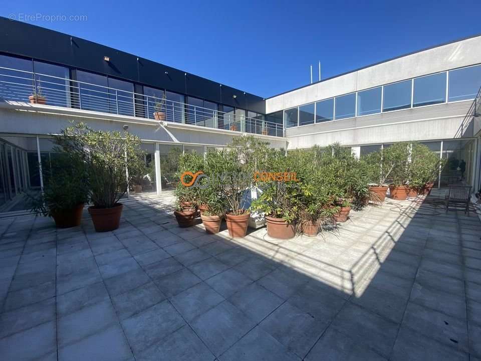 Commerce à SAINT-DENIS