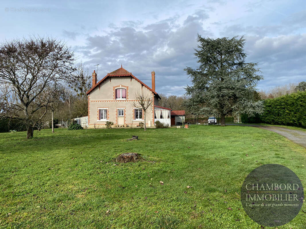 Maison à CONTRES