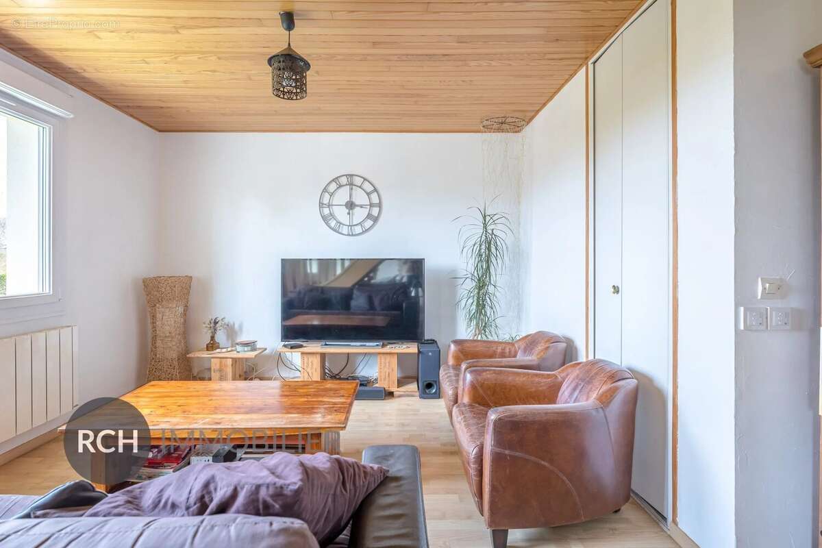 Secteur Gambais - Forêt à pied - Maison familiale avec joli jardin arboré - photo 4