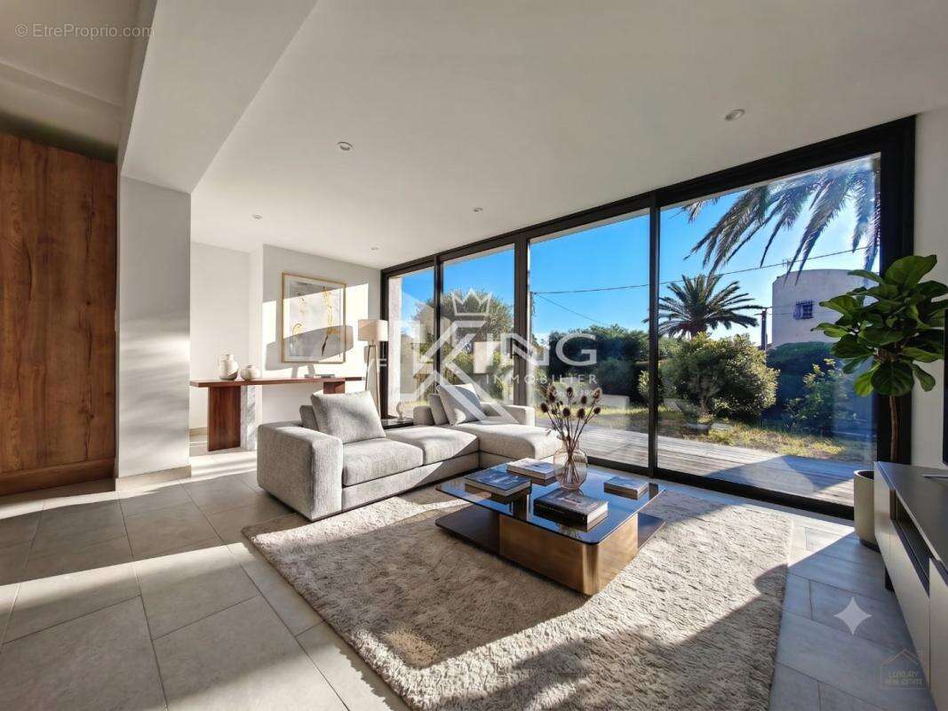À deux pas de la plage de la Gaillarde, découvrez un bien d'exception aux allures de villa - photo 9