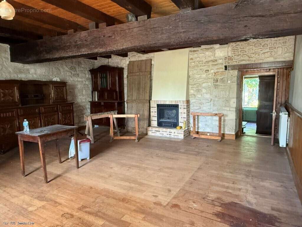 Maison de Village A Rénover Sur 1683m² - photo 6