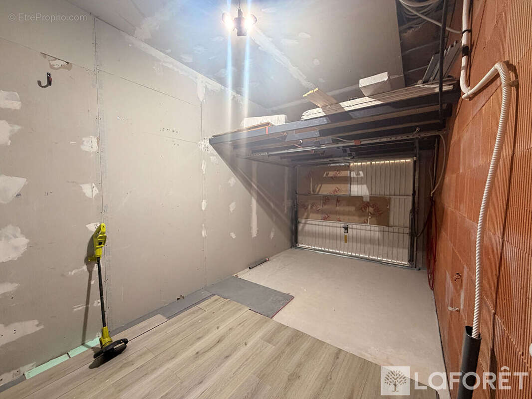 Maison avec garage et jardin - photo 10