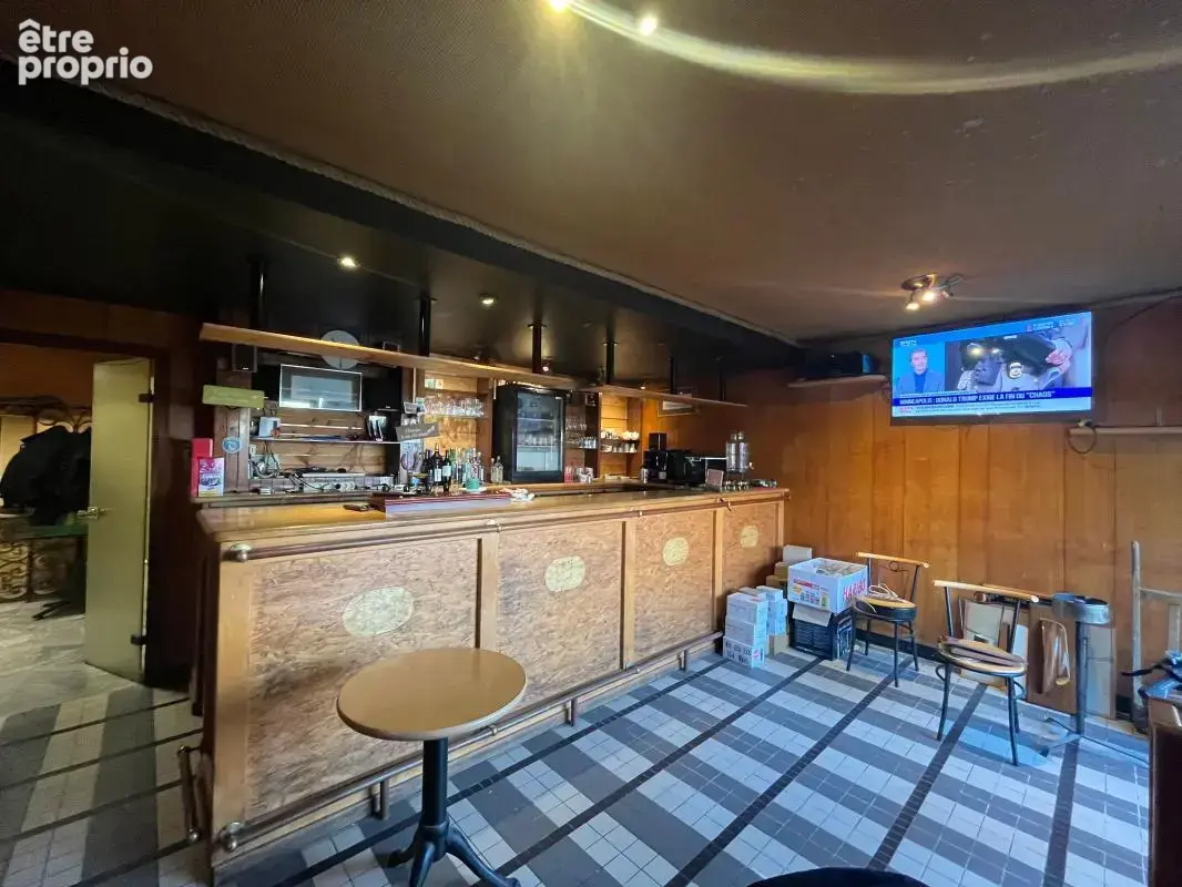 PLOUMOGUER Centre bourg - Maison T10 avec locaux commerciaux - photo 2