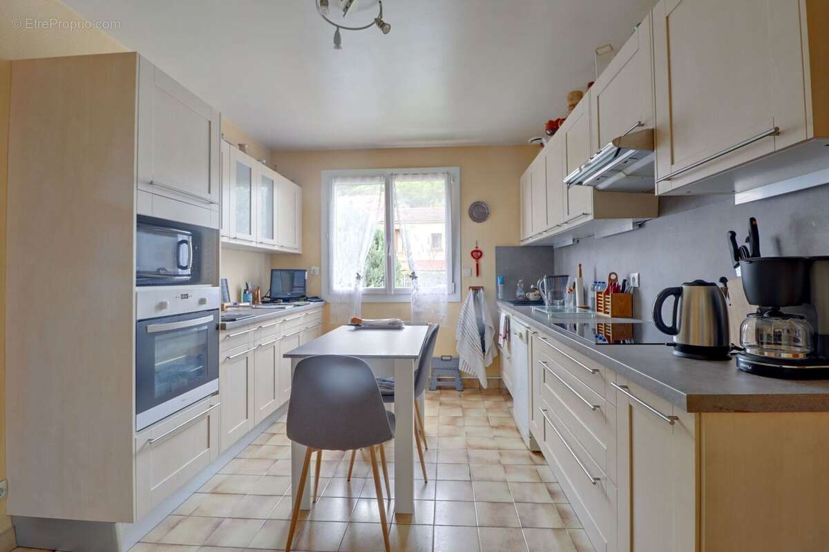 Maison à JOUY-LE-MOUTIER