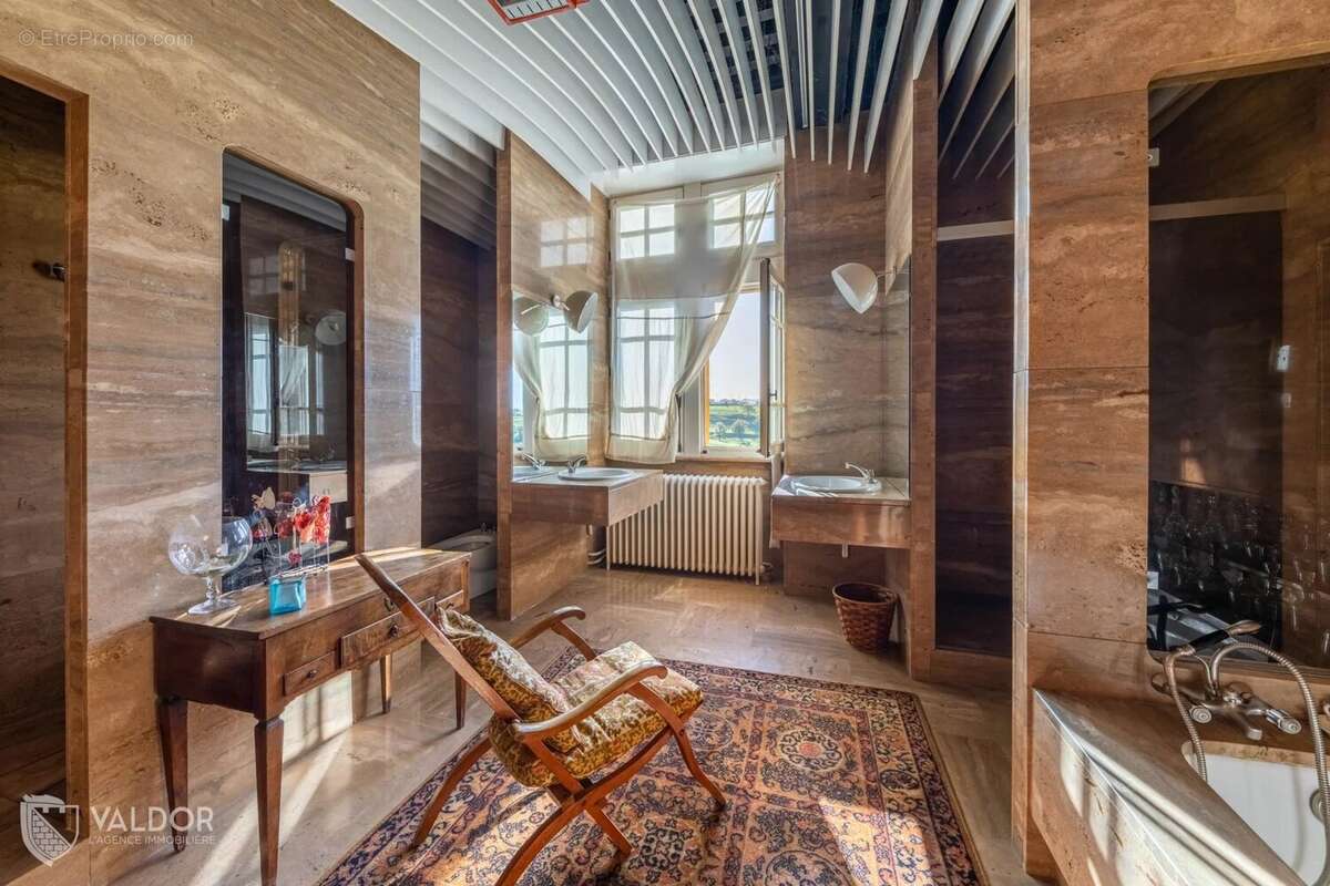 Maison à AMPLEPUIS