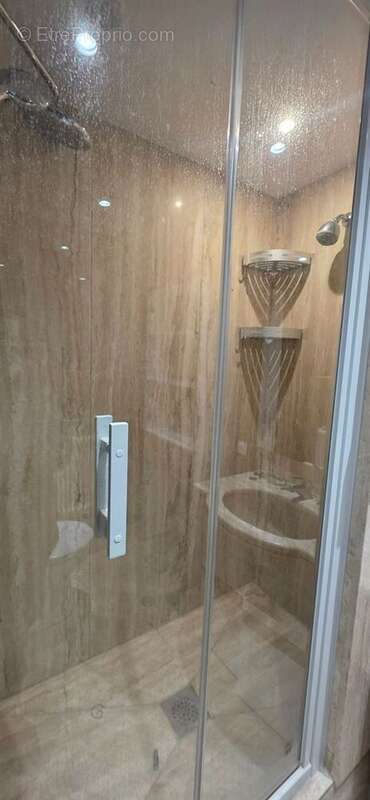 Appartement à PARIS-8E