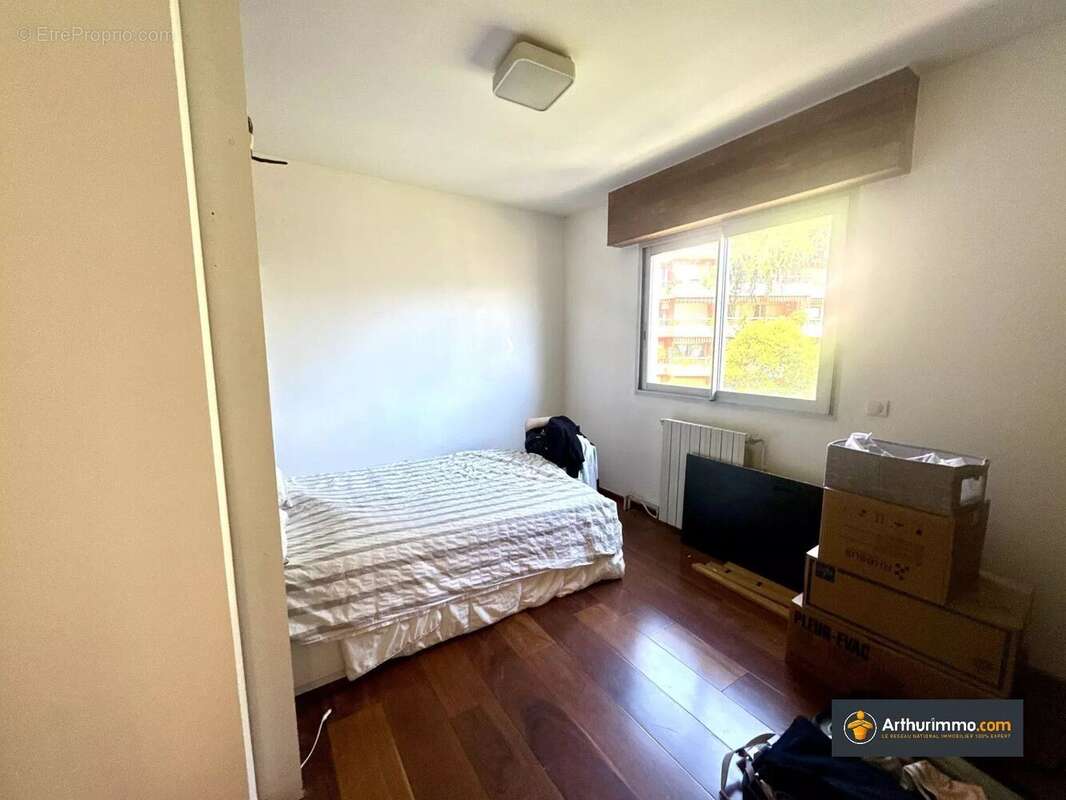 Appartement à SAINT-LAURENT-DU-VAR