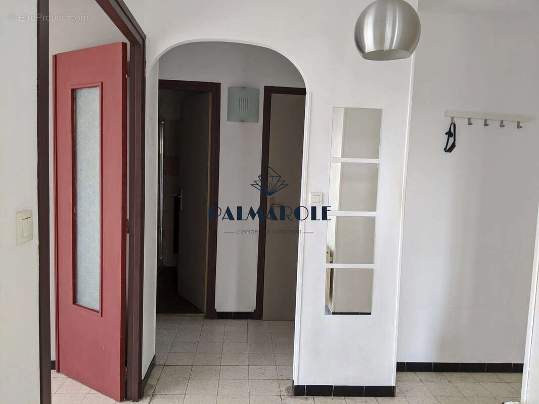Couloir Carrelage - Appartement à PERPIGNAN