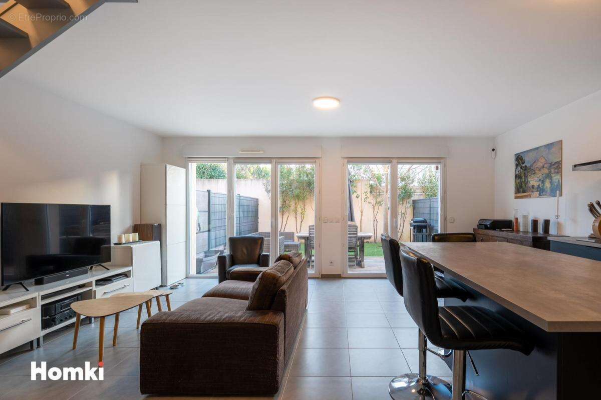 Maison à SIMIANE-COLLONGUE