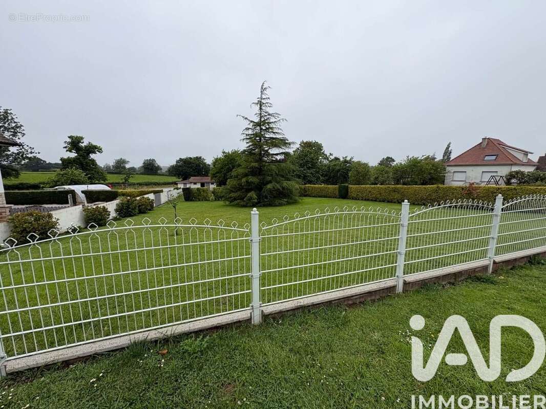 Terrain 700 m² à Selles  - photo 2