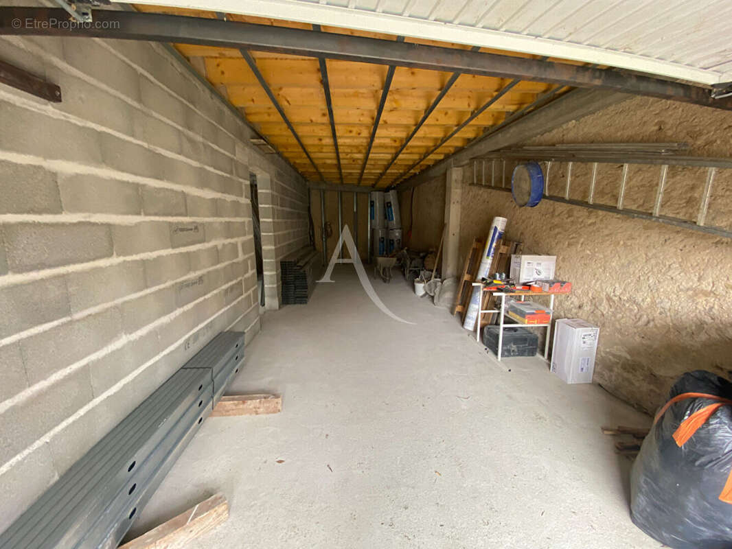 Maison à VILLENEUVE-LA-COMPTAL