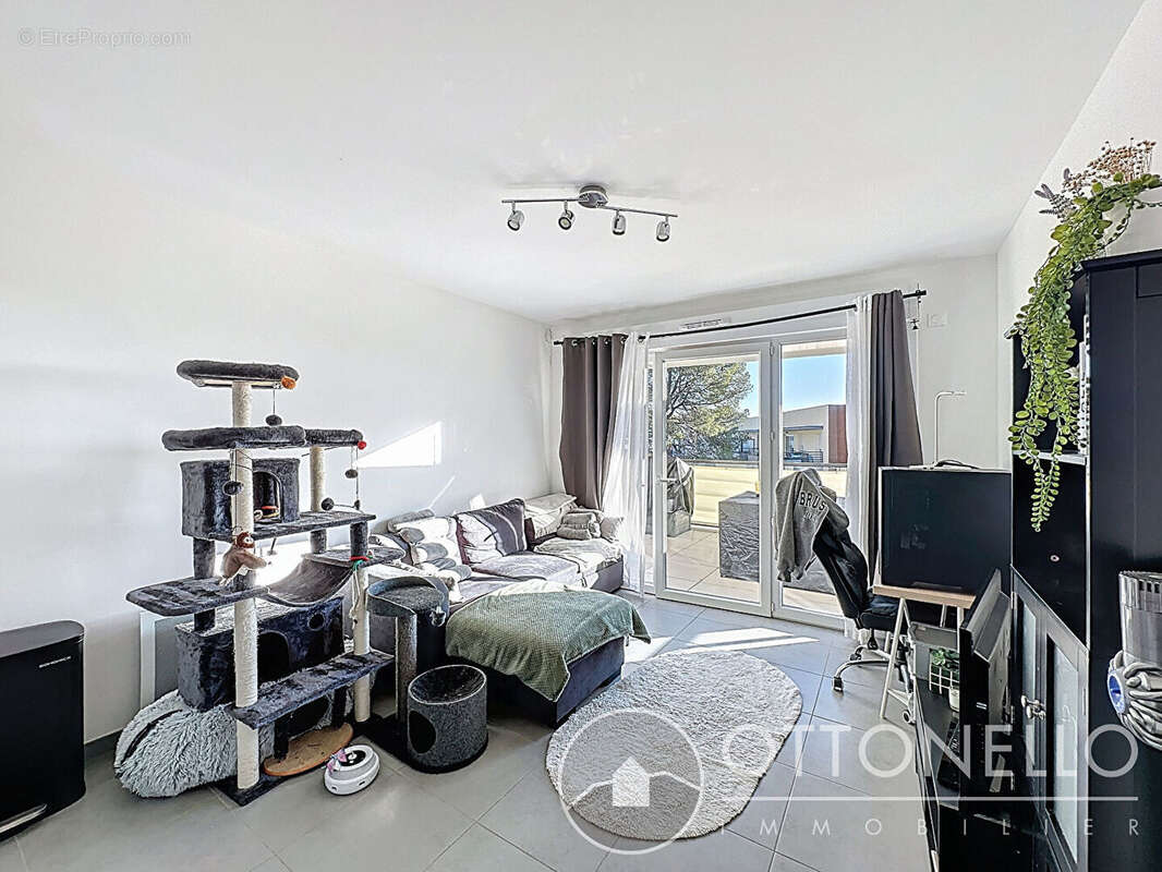 Appartement à ROQUEBRUNE-SUR-ARGENS