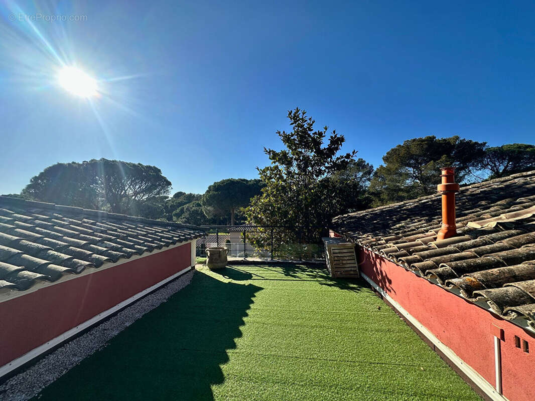 Superbe villa Saint Raphael les golfs - 5 pièce(s) 140 m2 - photo 7